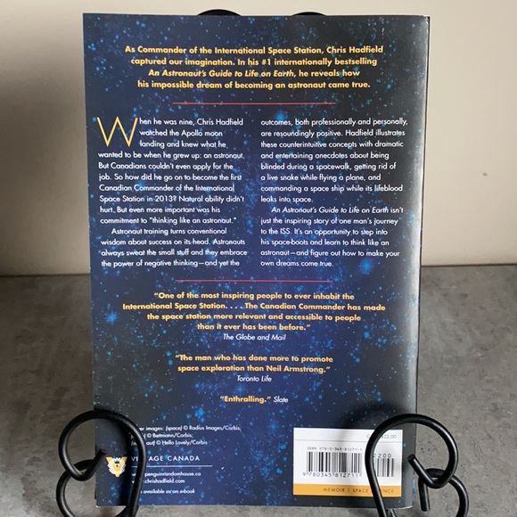 An Astronaut’s Guide to Life Book by Chris Hadfield - Picture 2 of 2